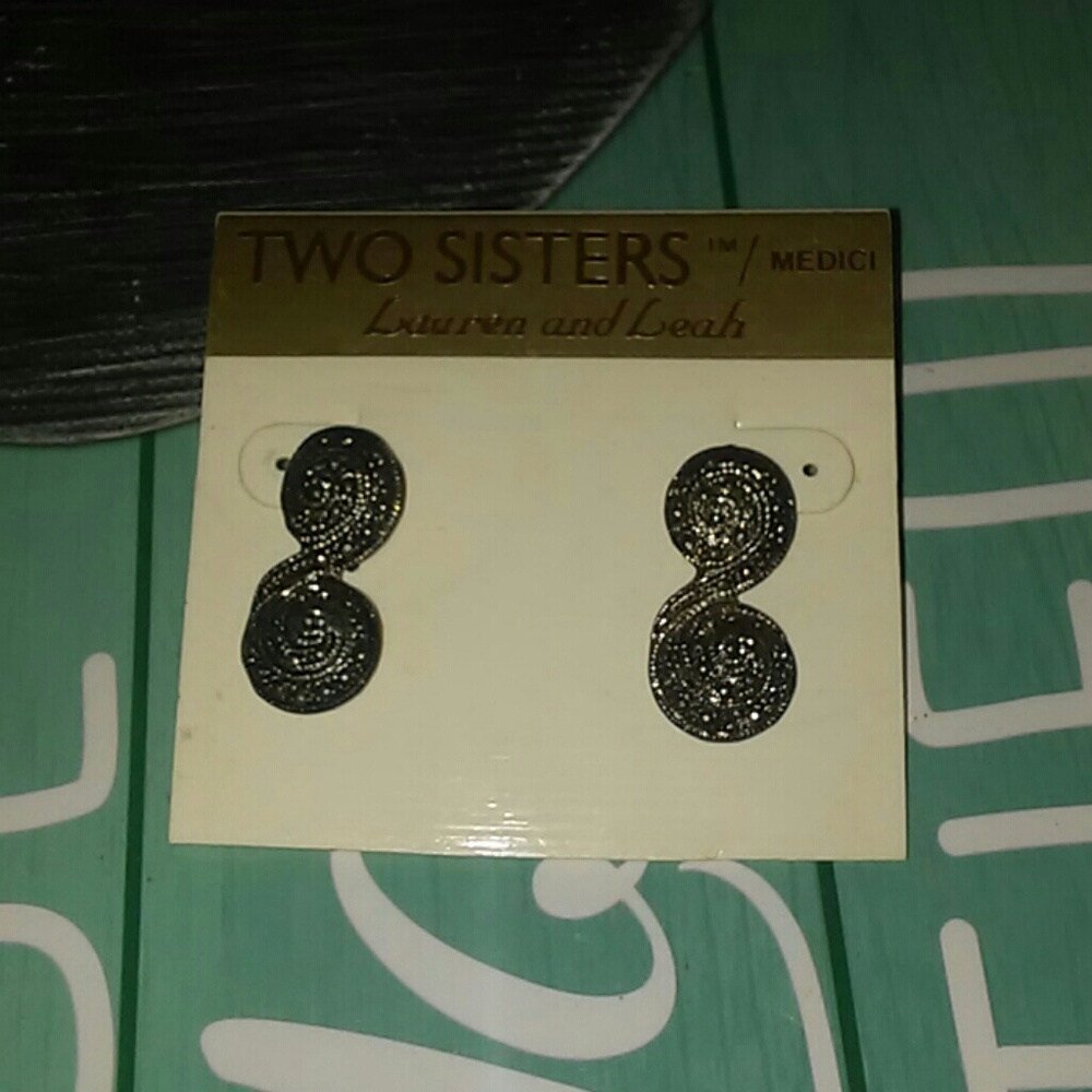 Vtg. TWO SISTERS Earrings NWT